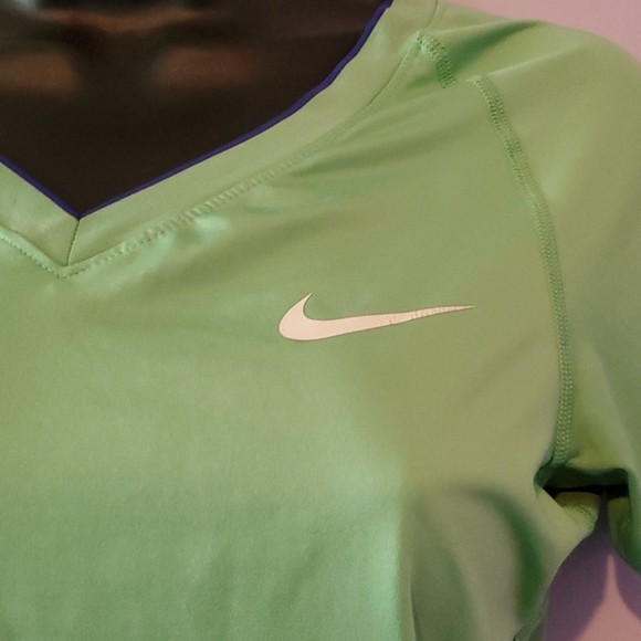 Nike Pro green t-shirt - Picture 3 of 10